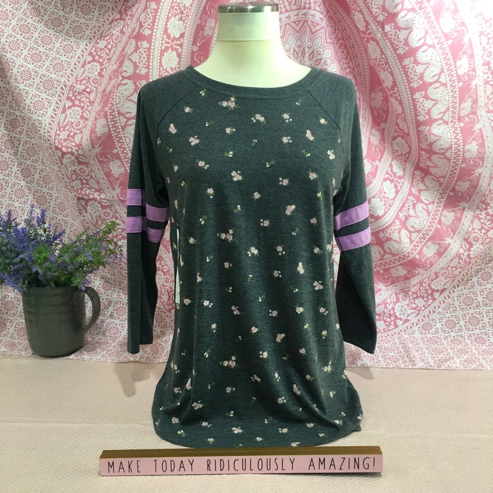 🌷3 Tops for $18 - NWT Arizona Jean Co. Grey Floral Crew Neck Shirt - Picture 2 of 16